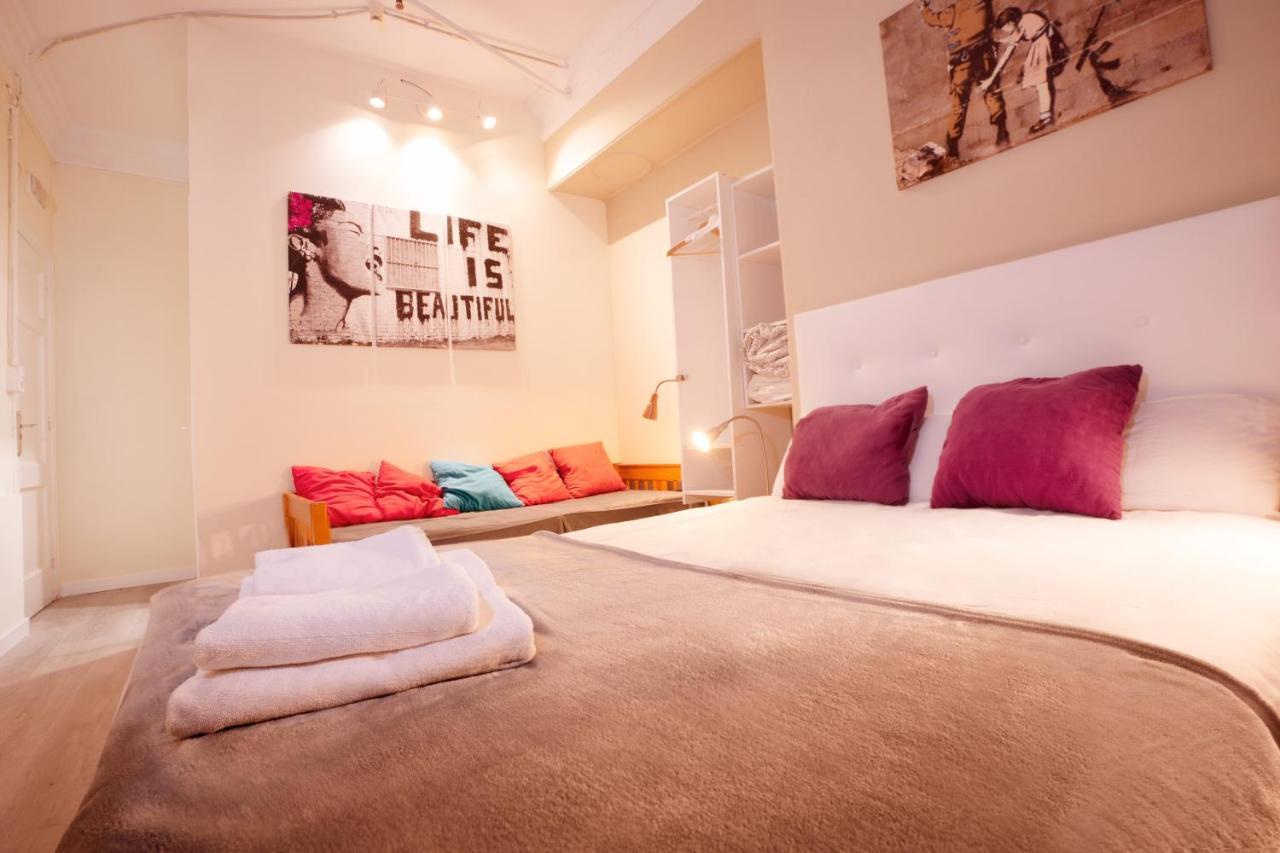 Wow Hostel Barcelona Exterior photo