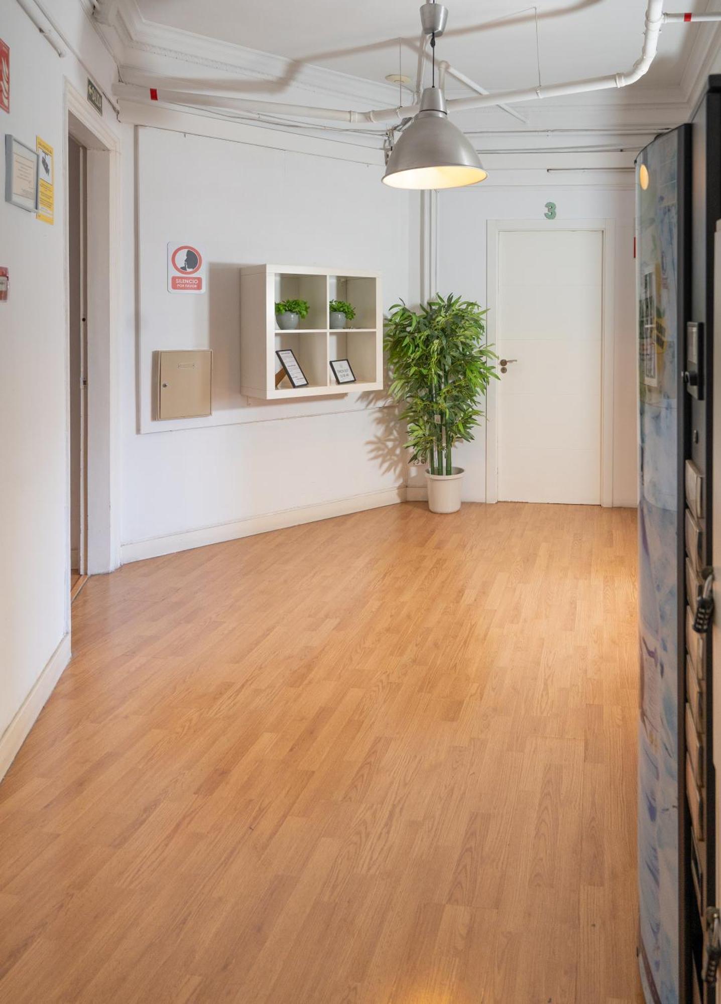 Wow Hostel Barcelona Exterior photo