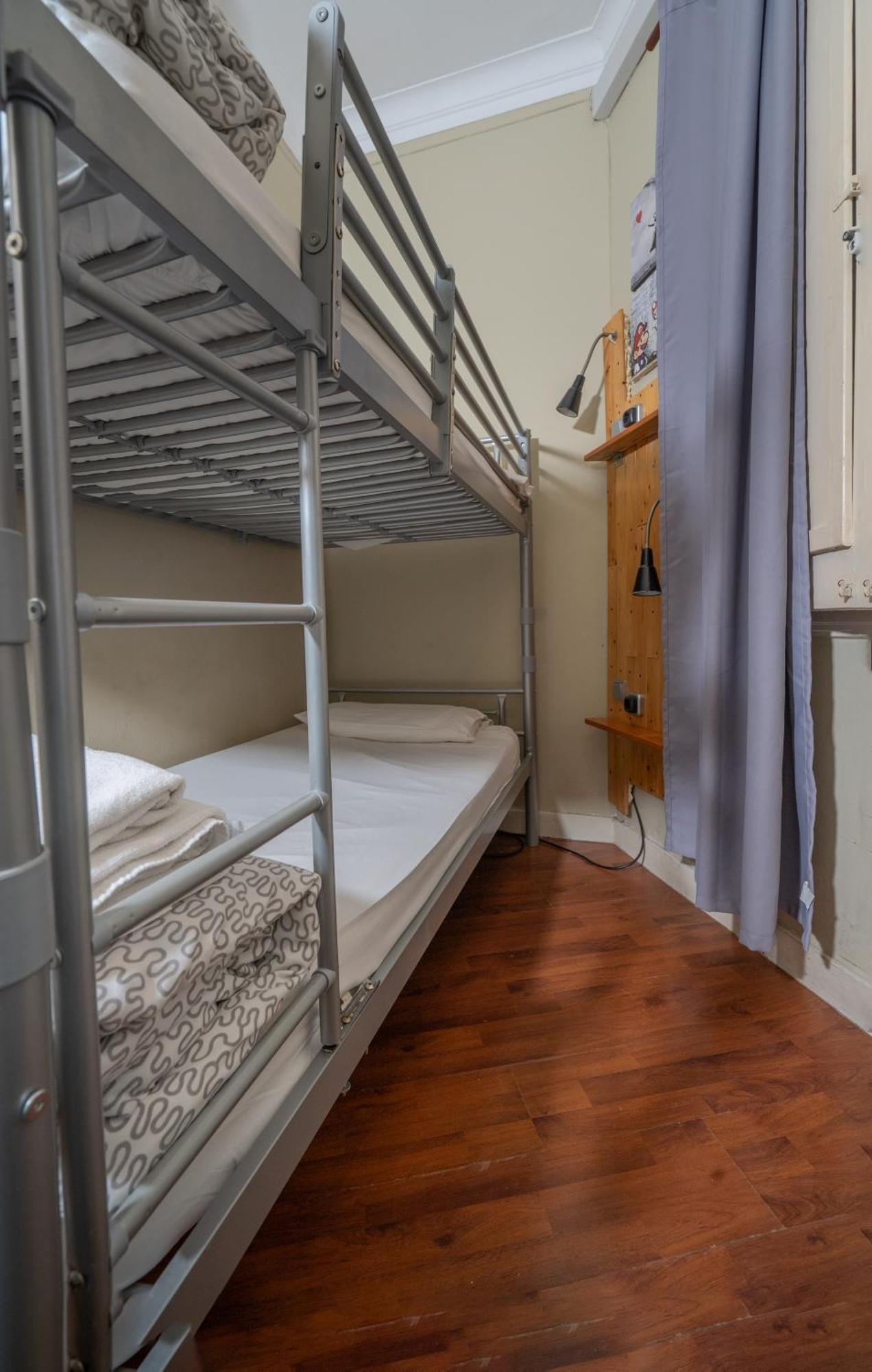 Wow Hostel Barcelona Exterior photo