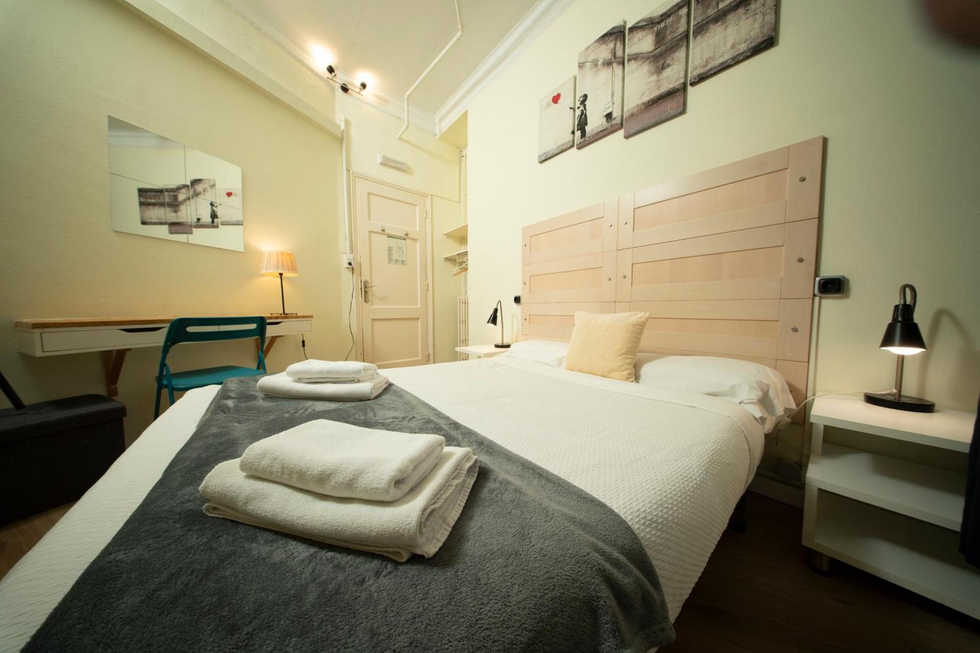 Wow Hostel Barcelona Exterior photo