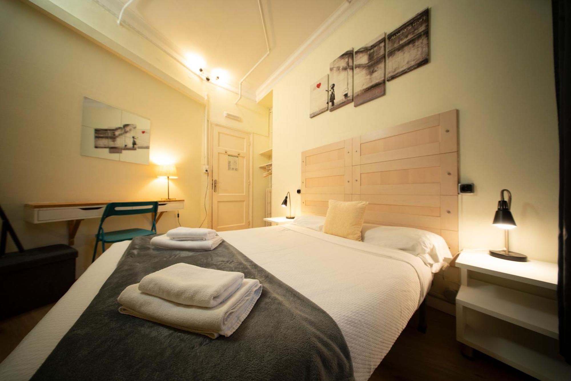 Wow Hostel Barcelona Exterior photo