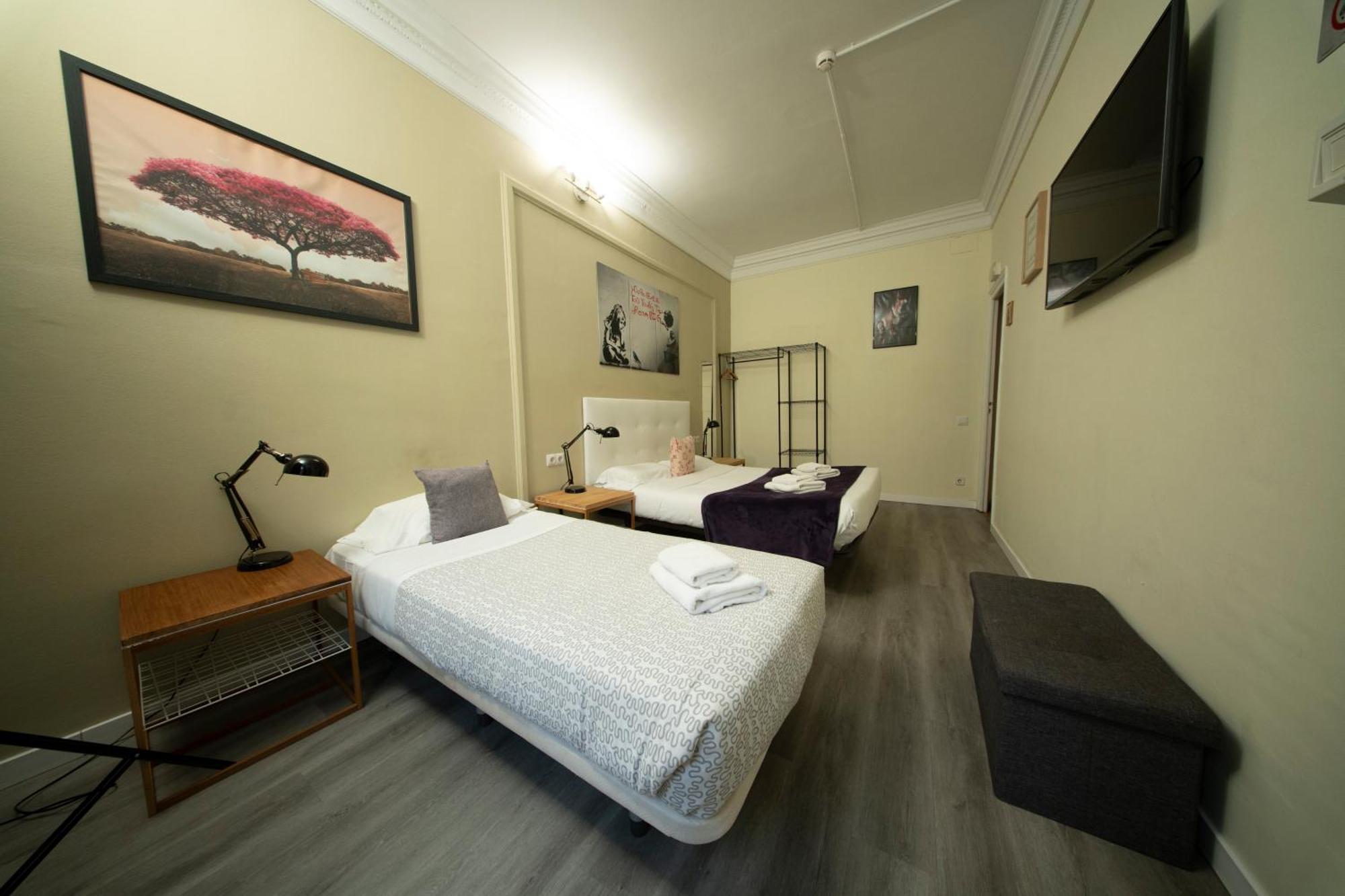 Wow Hostel Barcelona Exterior photo