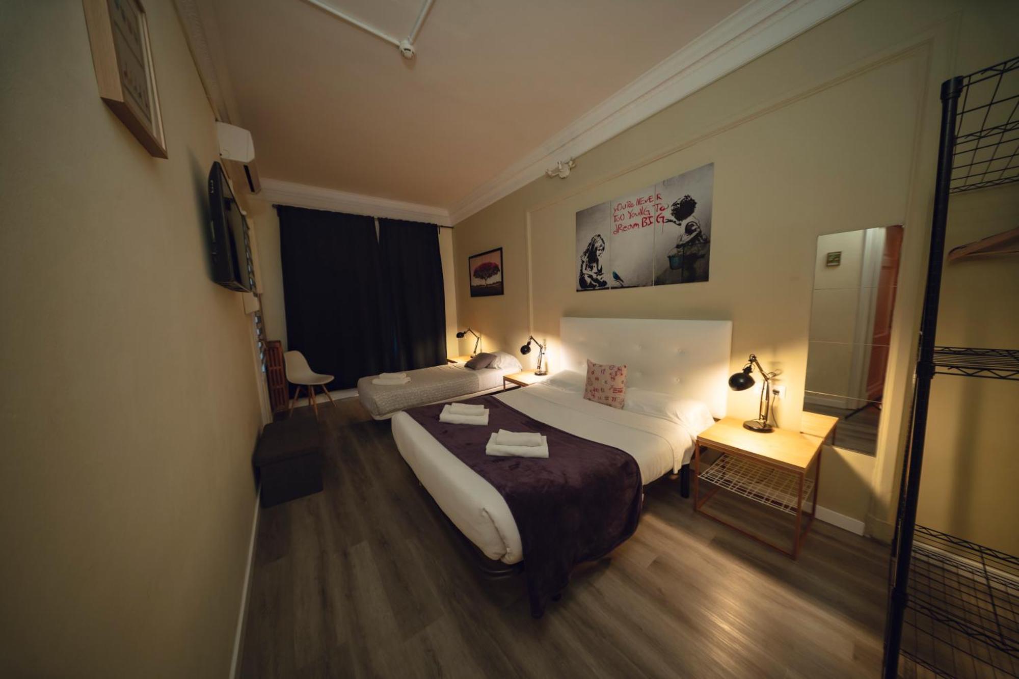 Wow Hostel Barcelona Exterior photo