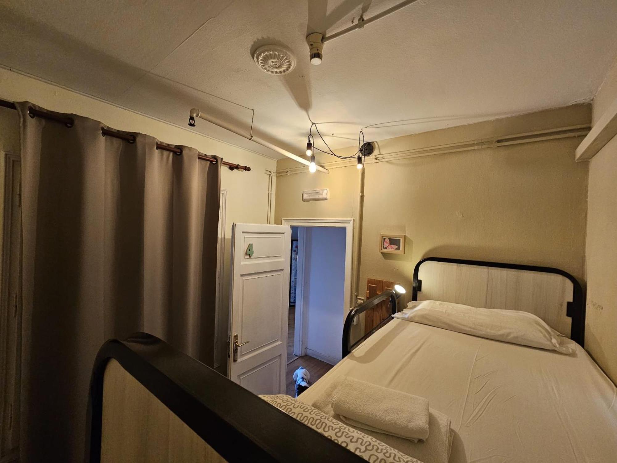 Wow Hostel Barcelona Exterior photo