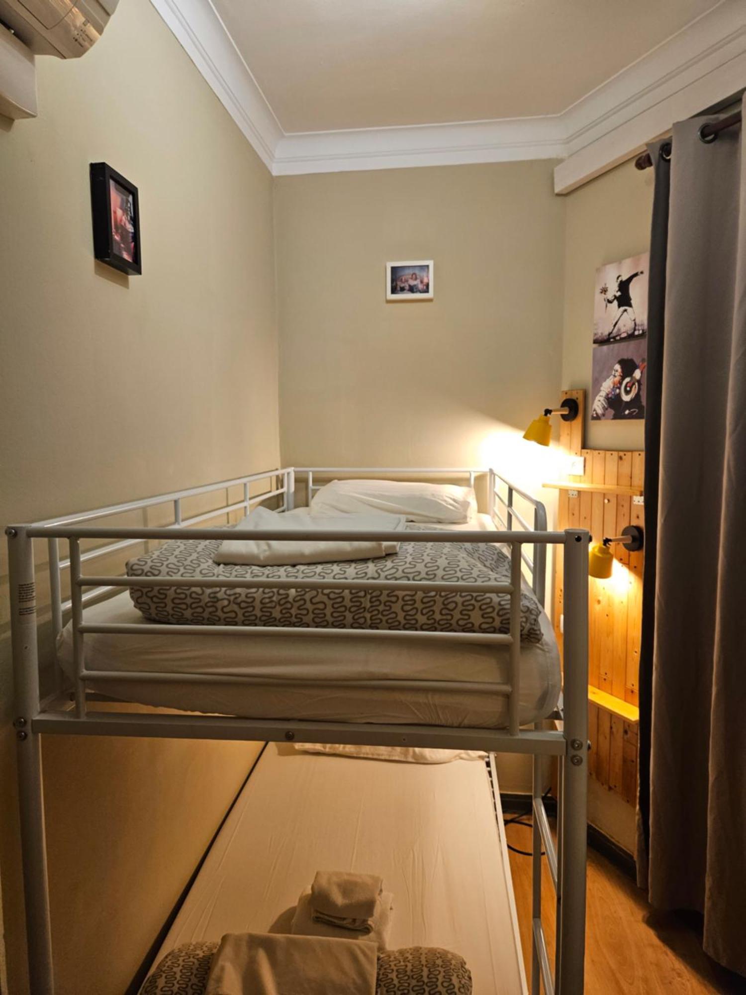 Wow Hostel Barcelona Exterior photo