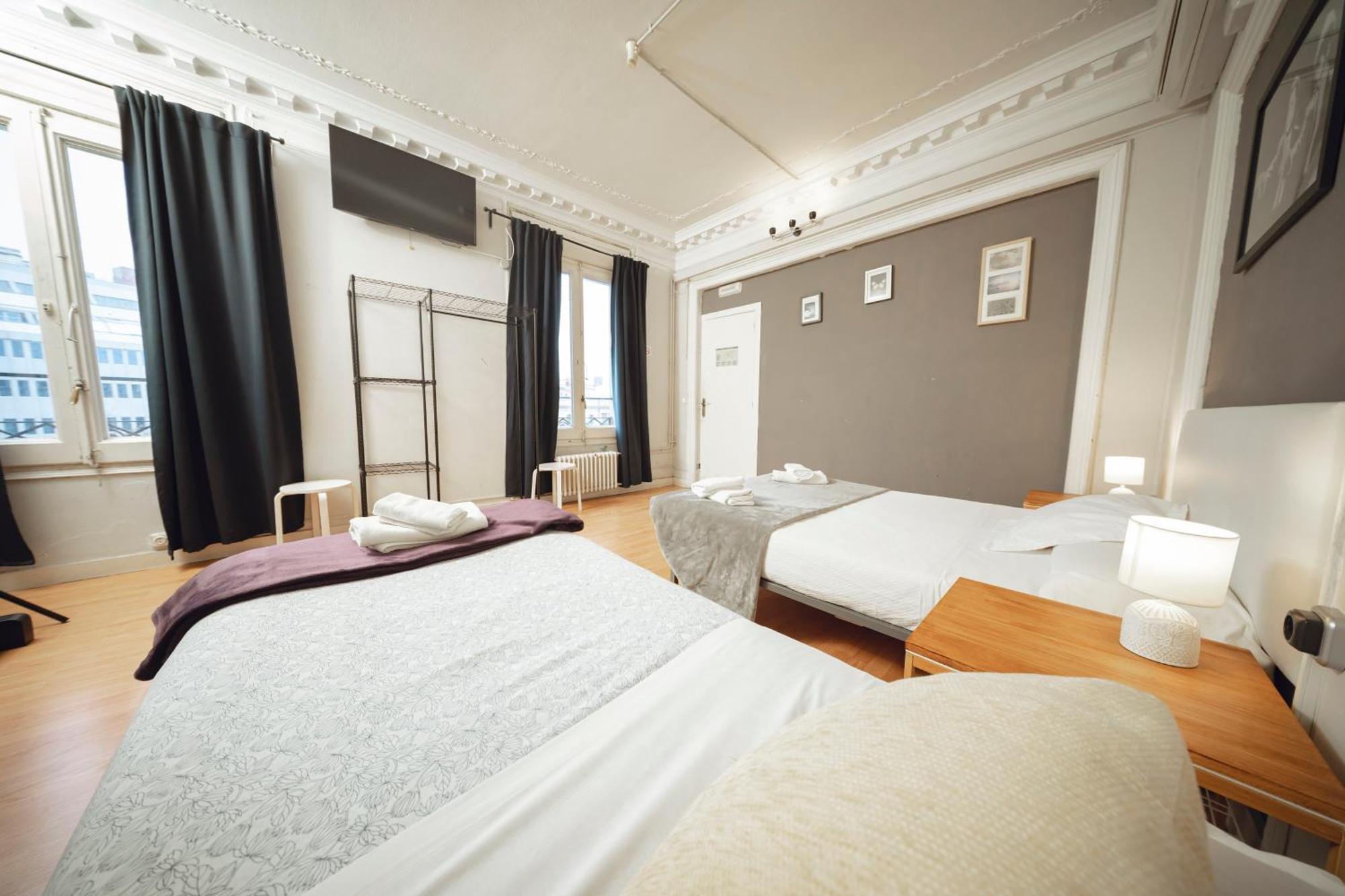 Wow Hostel Barcelona Exterior photo