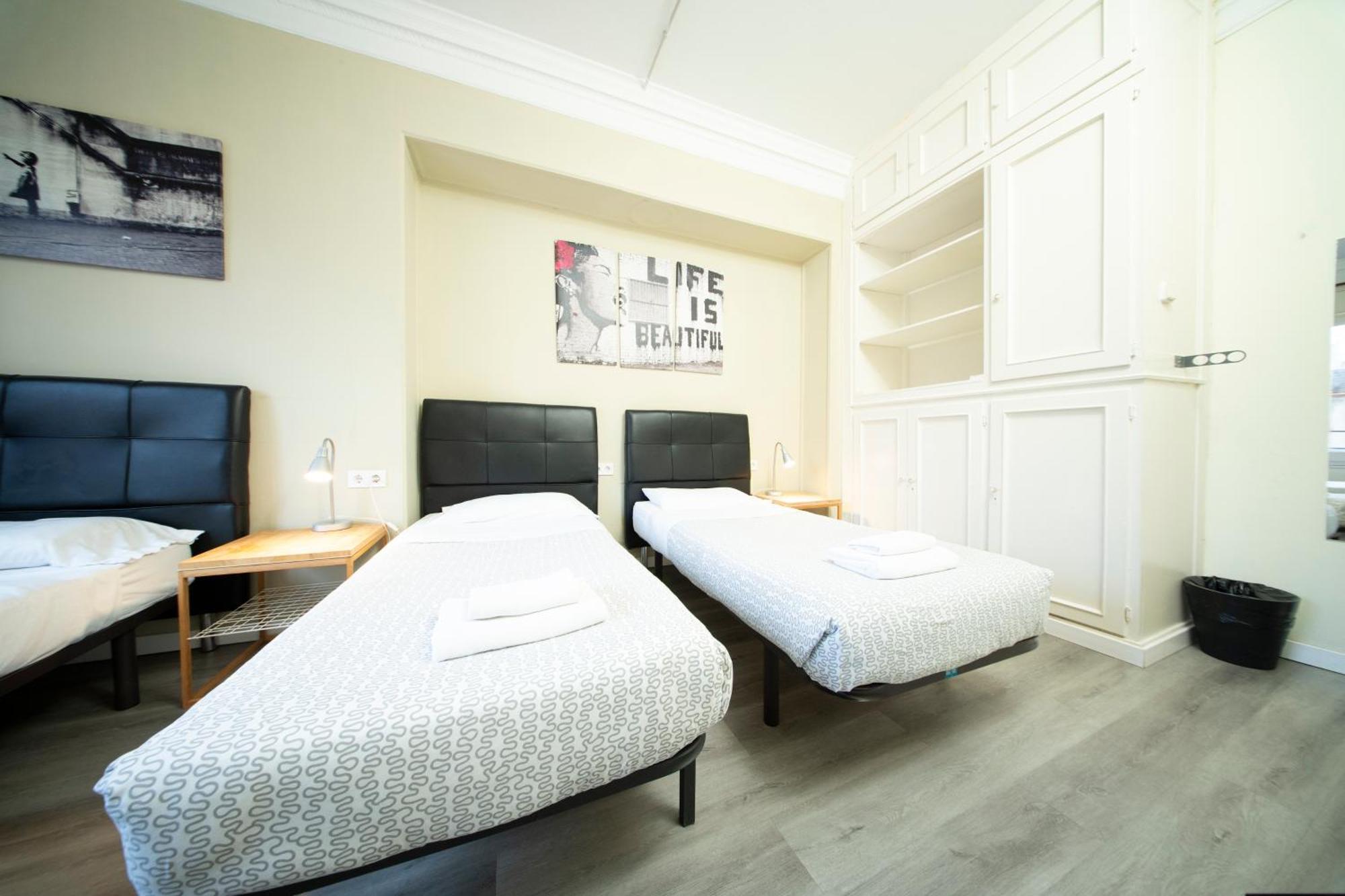 Wow Hostel Barcelona Exterior photo
