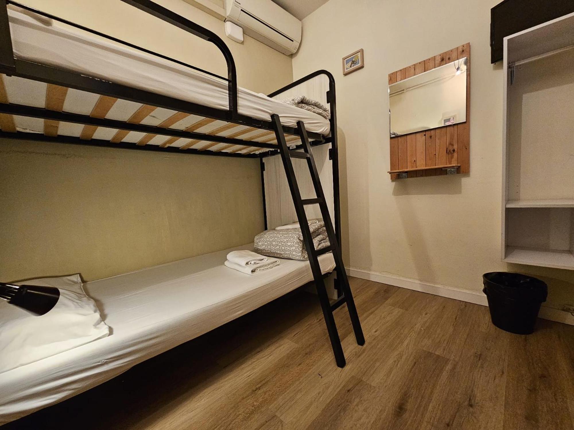 Wow Hostel Barcelona Exterior photo