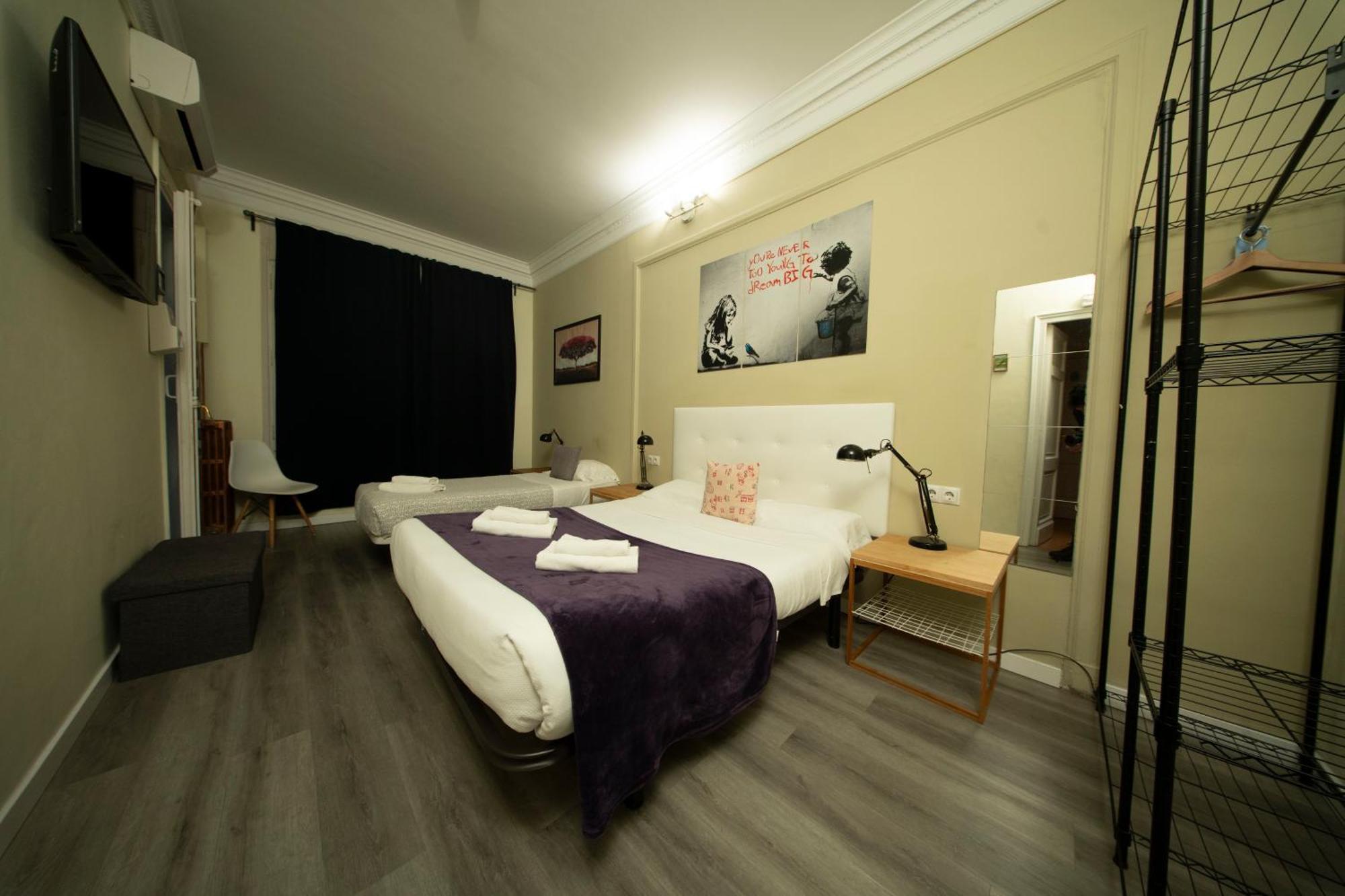 Wow Hostel Barcelona Exterior photo