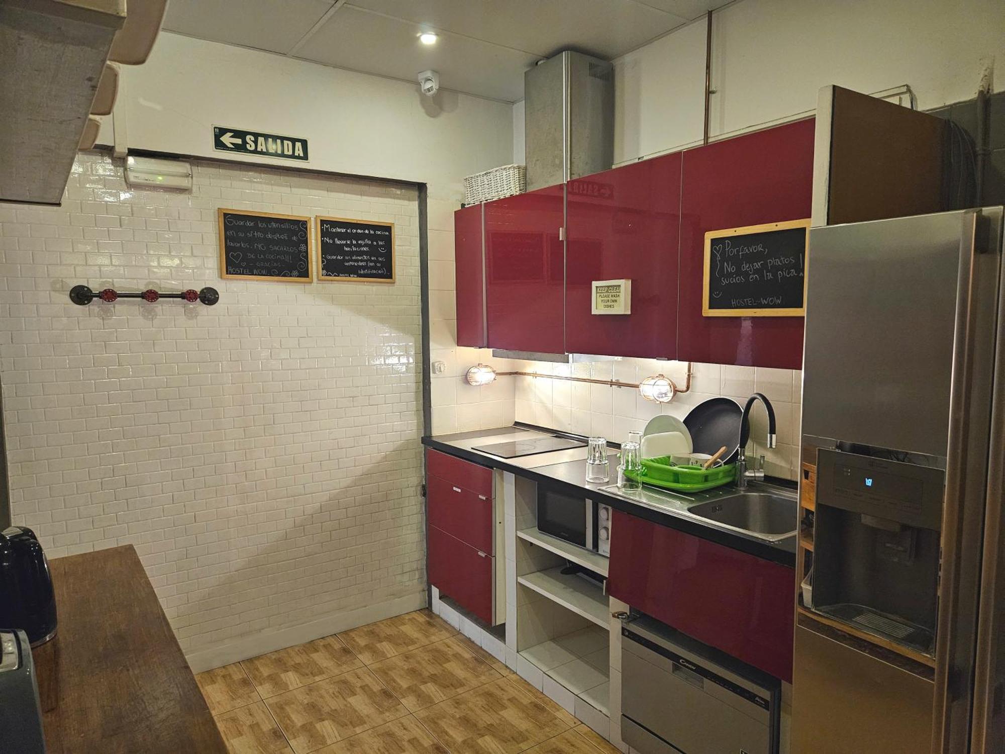 Wow Hostel Barcelona Exterior photo